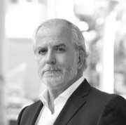 Retrato de Javier Mateos, Socio