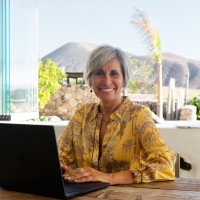 Retrato de Laura Carbone, Socia